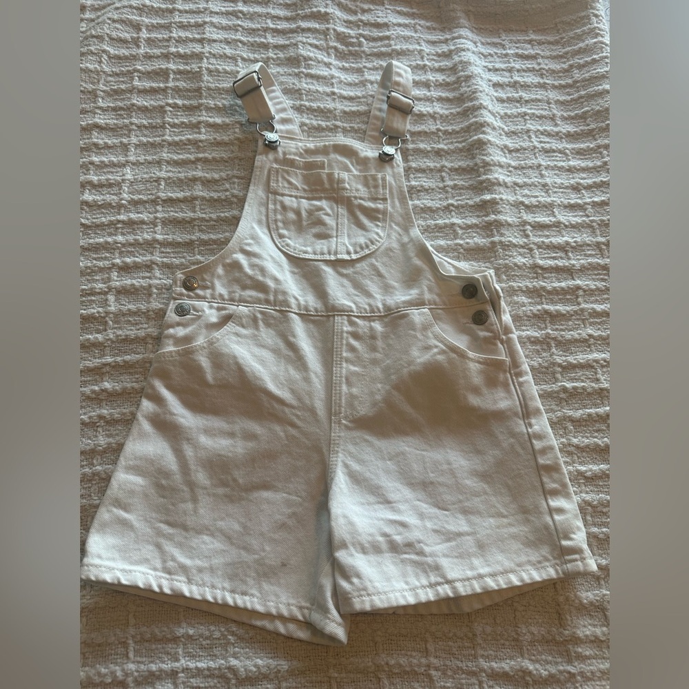 Zara girls Sz 4- 5 White Textured Overalls with details back pockets